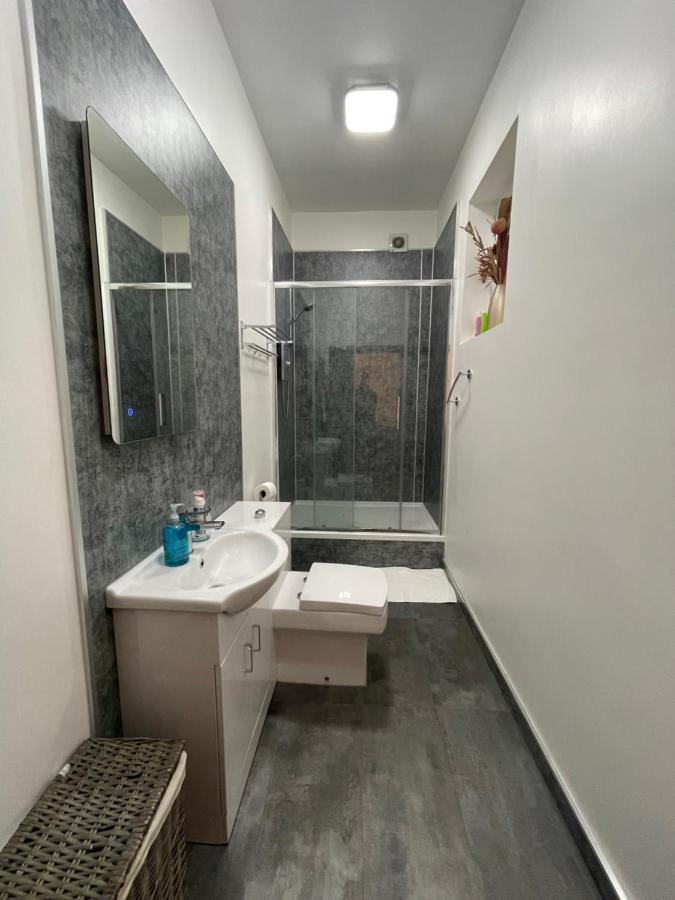 Premier 2 Bed Flat C Apartment Broxburn Exterior photo