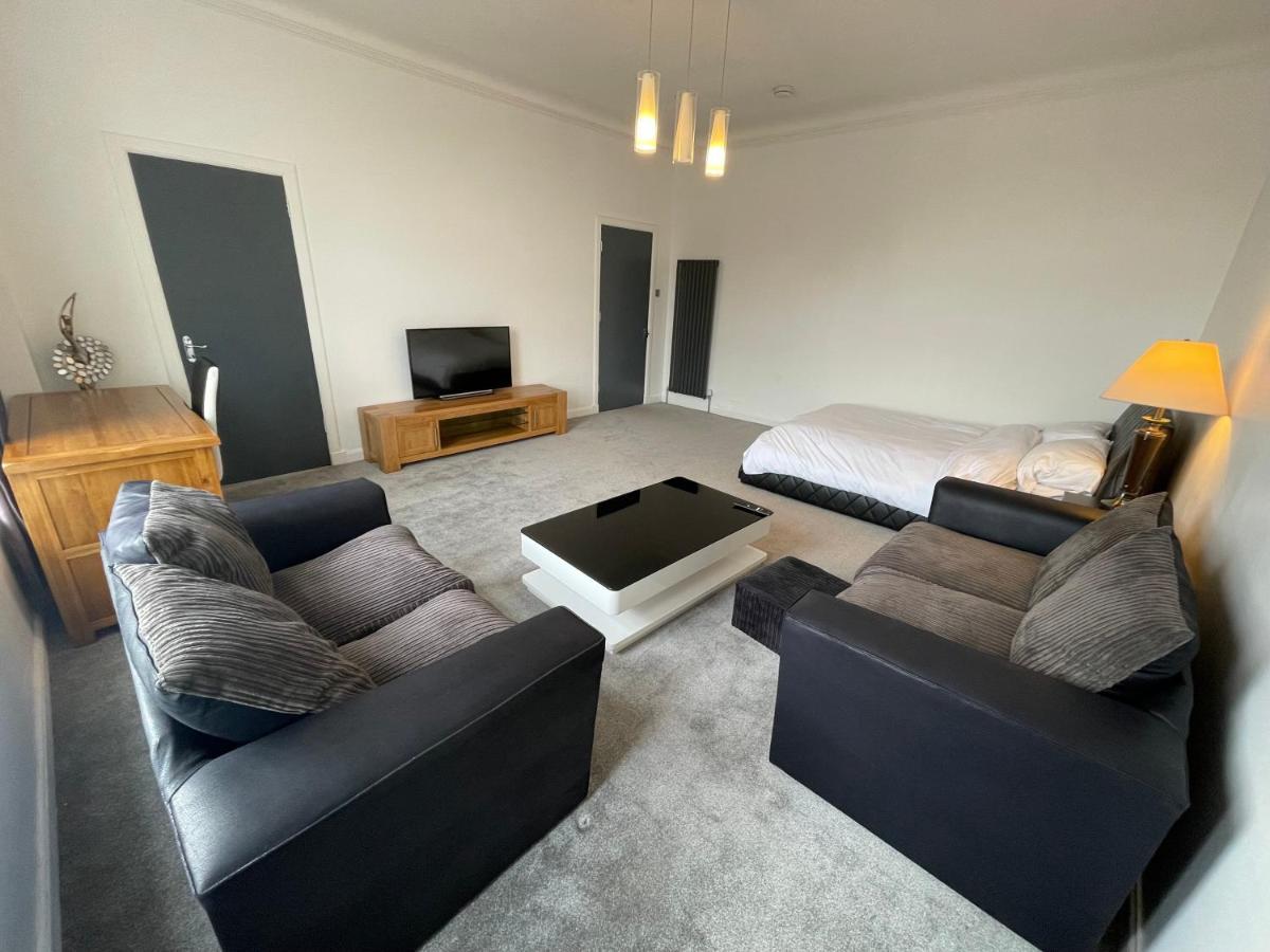 Premier 2 Bed Flat C Apartment Broxburn Exterior photo